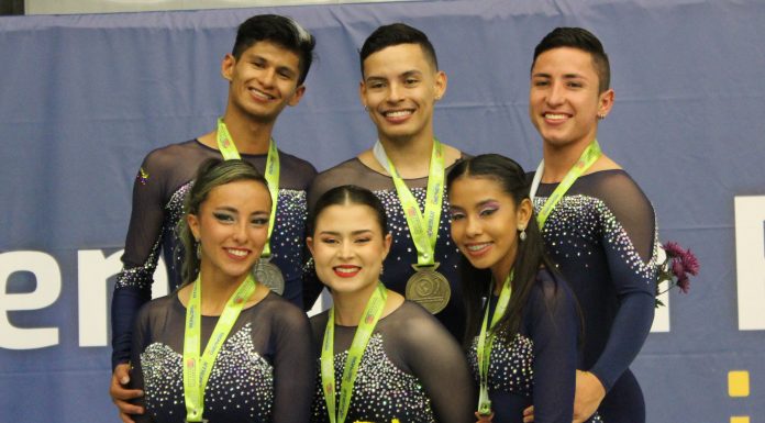 PAREJAS, POR TODO LO ALTO