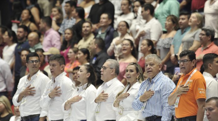 AUTORIDADES DEPORTIVAS BAJARON LA BANDERA